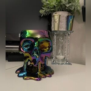 Holographic Dripping Skull Pedesta💜💚